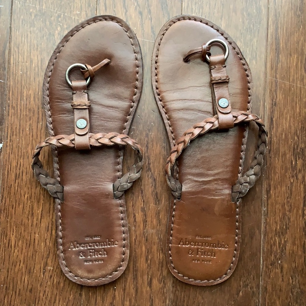 EUC Abercrombie A&F leather thong sandals